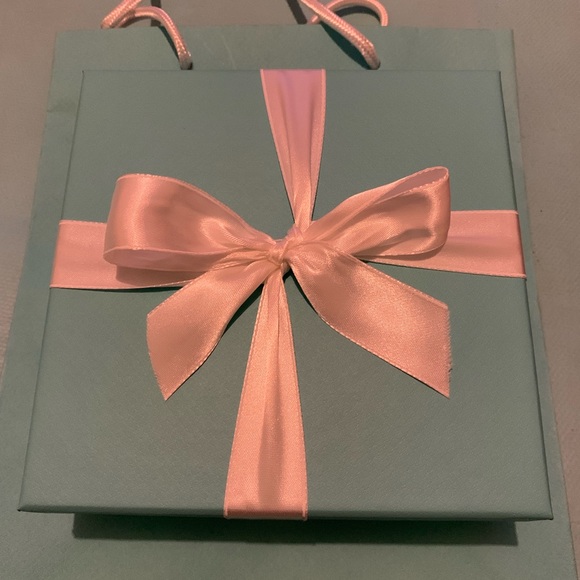 Tiffany&Co. Embossed leather, zippered wallet - Picture 6 of 6